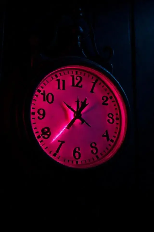 暗号七点 电影海报 · 如意影院暗夜片库